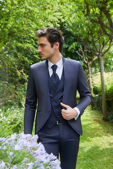 vestito blu navy matrimonio|Vestito sposo blu: 10 tonalità .